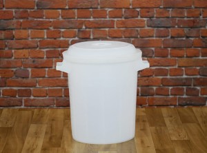 Aukšta talpykla su dangčiu pienui, išrūgoms, vandeniui ir kt. (50–100 l)