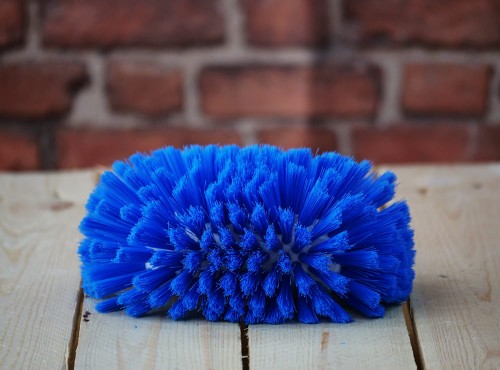 Šepetys su rankena rezervuarui valyti