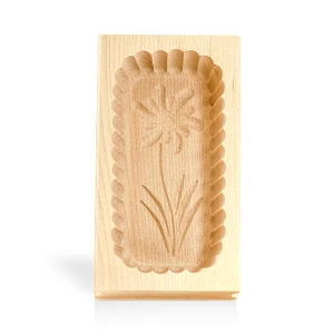 Medinė sviesto forma, 250 g – tradicinis raštas, natūrali mediena